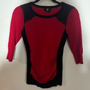 IZ Byer Sweater Top Sz Small Red Ruched 3/4 Sleeve Black Lace Lightweight Womens